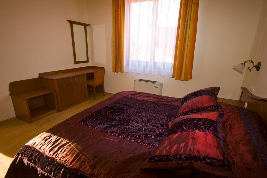 Szerencsemak Panzio Apartment Kehidakustány Стая снимка
