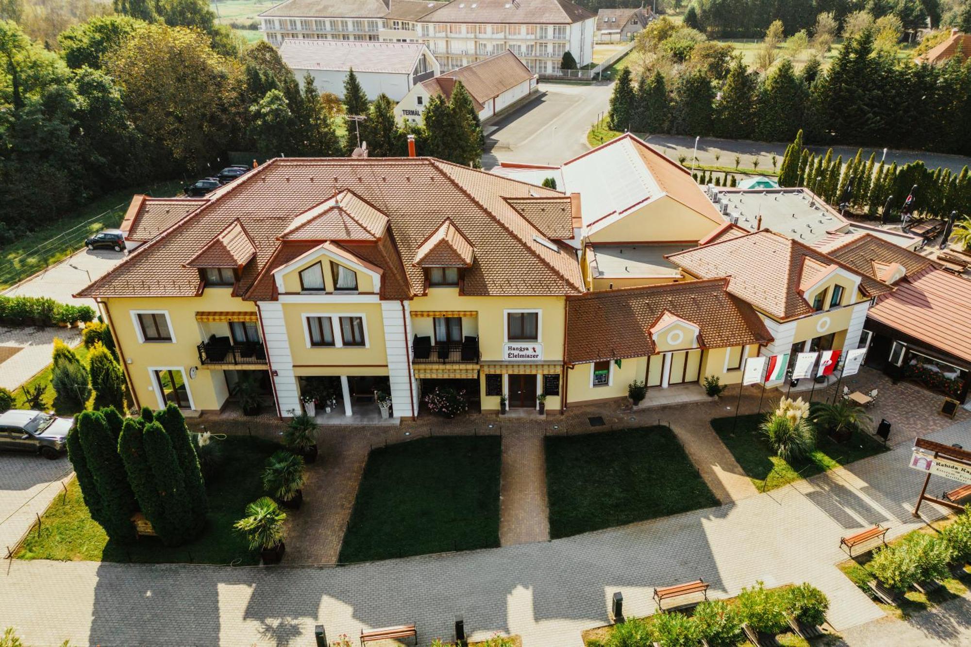 Szerencsemak Panzio Apartment Kehidakustány Екстериор снимка